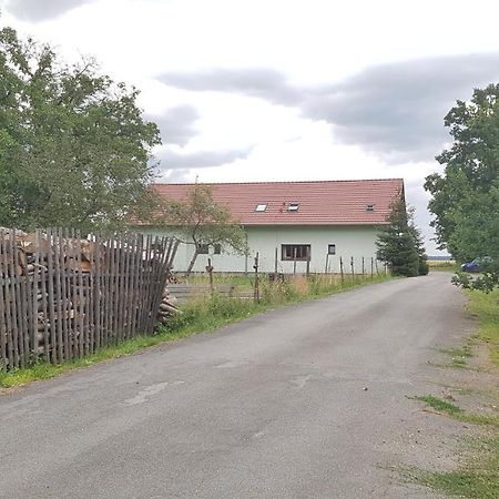 Na Samote U Lesa -Rasovna Apartman Msecke Zehrovice Kültér fotó