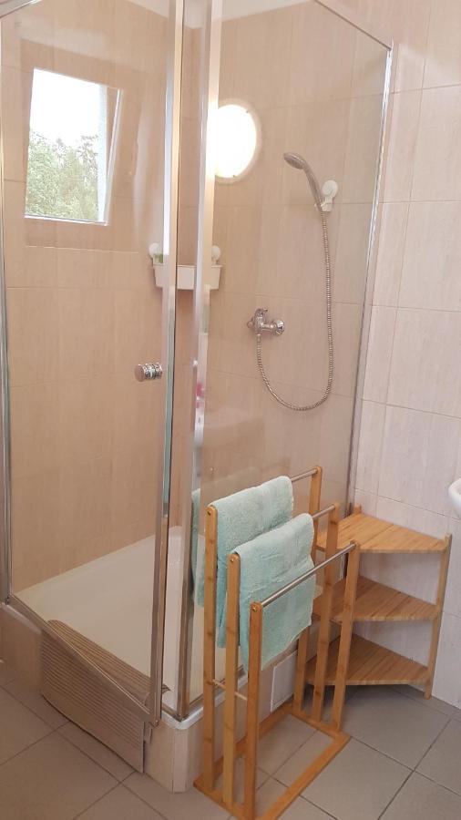 Na Samote U Lesa -Rasovna Apartman Msecke Zehrovice Kültér fotó