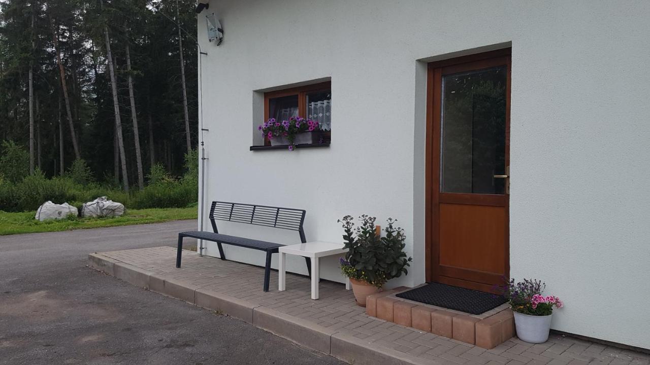 Na Samote U Lesa -Rasovna Apartman Msecke Zehrovice Kültér fotó